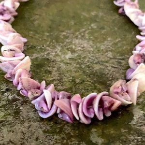 Choker/bracelet in purple shells.